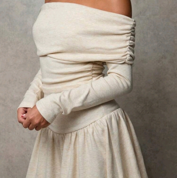 Women's Solid Color Off-Shoulder Ruffle Pleated Elegant Long Sleeve Dress - Picture 3 of 6